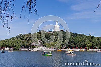 ä¸­å›½åŒ—äº¬åŒ—æµ·å…¬å›­ Beihai Park, Beijing, China Editorial Stock Photo